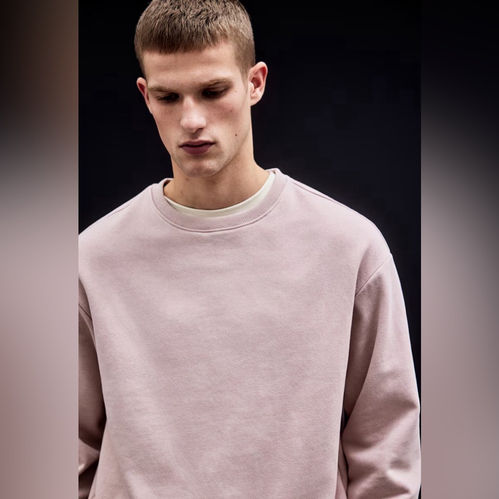 Relaxed fit sweatshirt in lightweight, cotton-blend fabric. XXL Men’s, Lavender